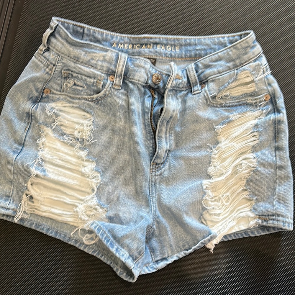Size 4 American Eagle Mom Short